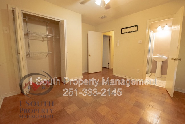 Building Photo - 5520 Vienna Ave