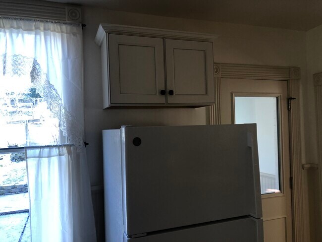 Building Photo - 214 N Canyon Rd