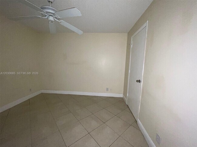 Building Photo - 9999 Summerbreeze Dr
