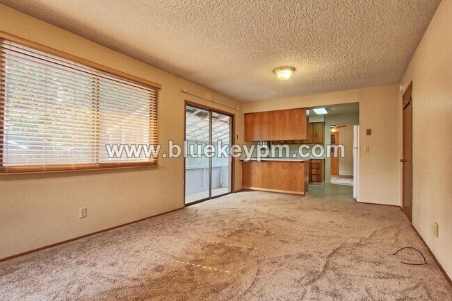 Building Photo - 1102 NE 125th Ave