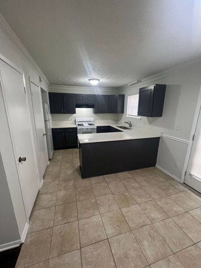 Building Photo - Beautiful 2 bedroom 2.5 bath townhome in Snellville!