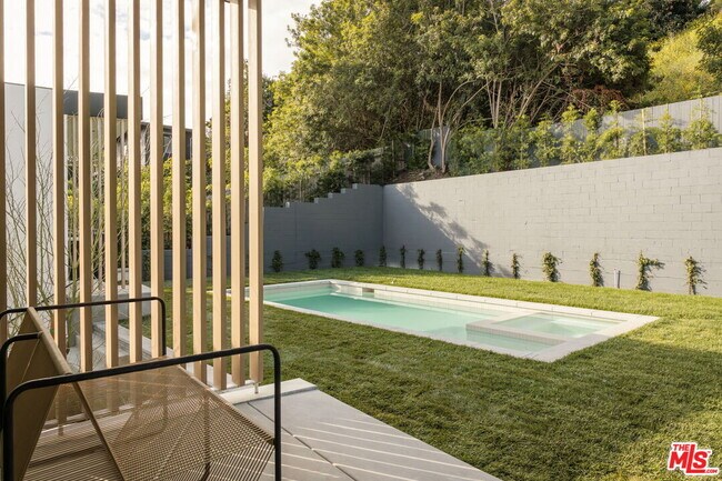 Building Photo - 5208 Sanchez Dr