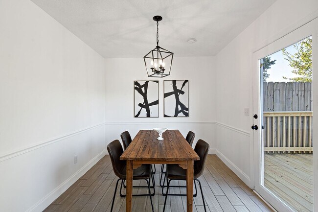 Building Photo - Fully renovated condo in Hendersonville