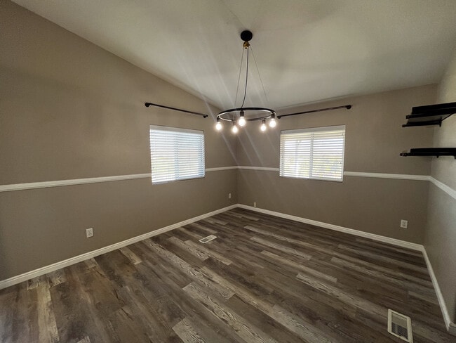 Building Photo - Pioneer