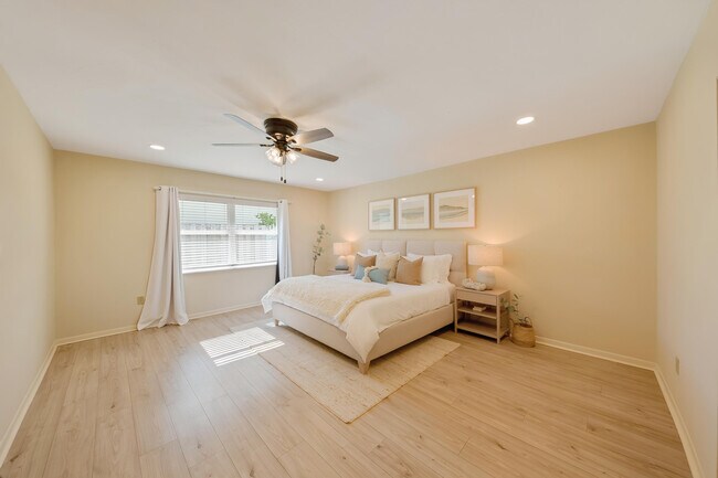 Building Photo - 129 Alhambra Pl