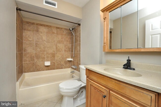 Building Photo - 411 Stiles Ave