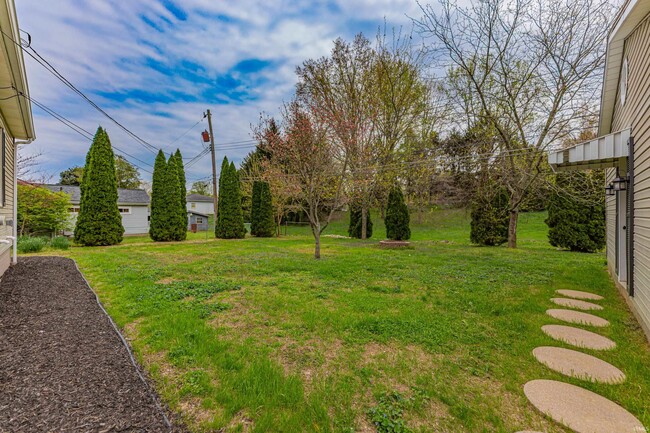 Building Photo - 519 Rosewood Dr