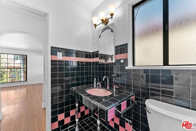 Building Photo - 1328 Sierra Alta Way