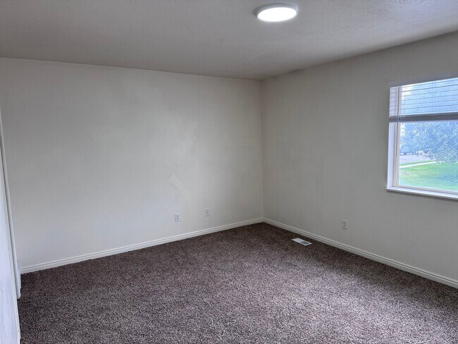 Building Photo - 2455 W 450 N