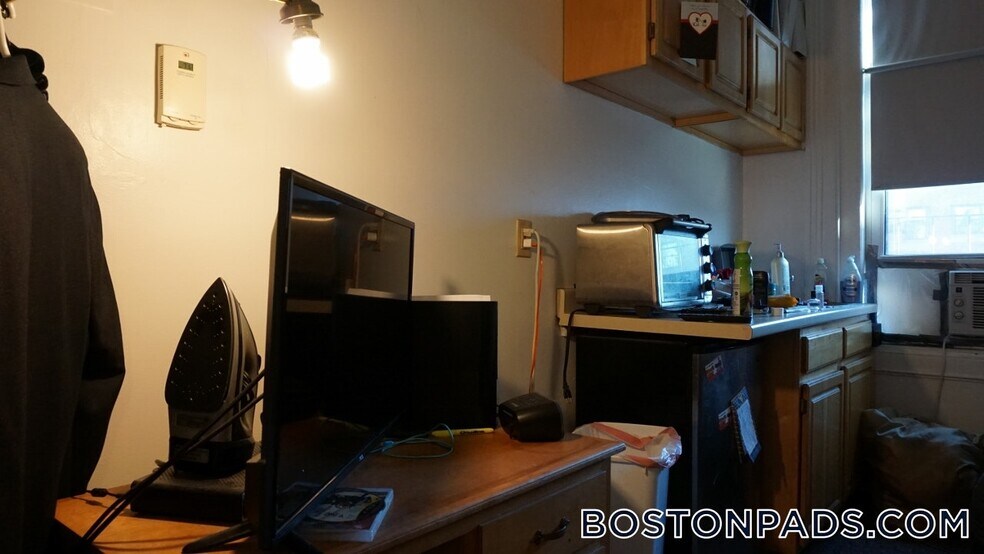 Building Photo - 405 Beacon St