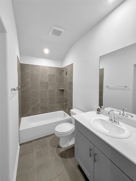 Building Photo - 503 Fox Ridge Dr