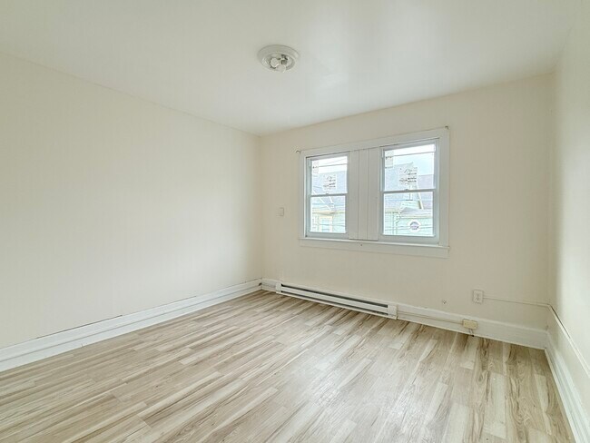 Building Photo - 210 Center Ave