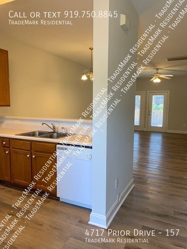 Building Photo - 2 Bedroom 1.5 Bath Townhome in Pleasant Gr...