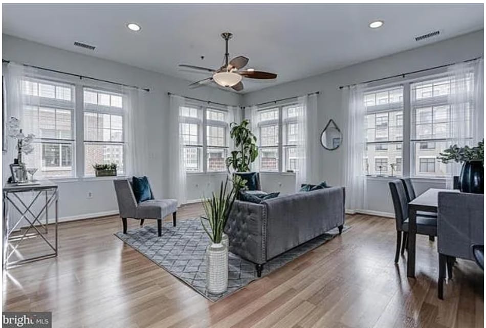 Building Photo - 309 Holland Ln