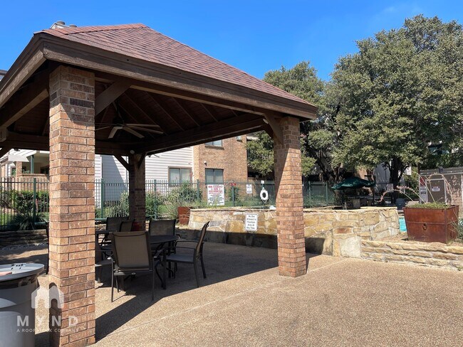 Building Photo - 2301 Basil Dr