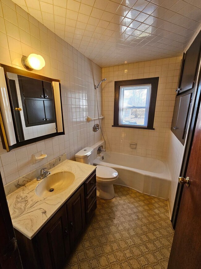 Building Photo - 3022 Hartzer St