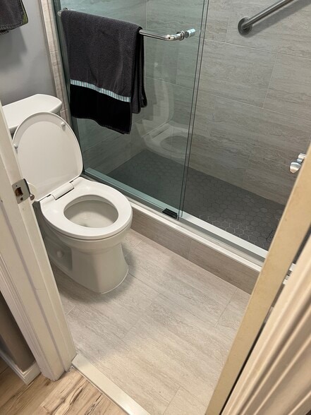 Building Photo - 9325 Lagoon Pl