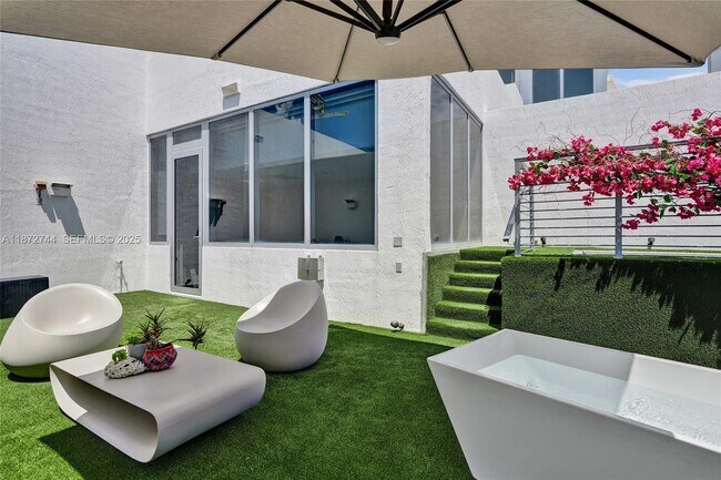 Building Photo - 1100 Biscayne Blvd