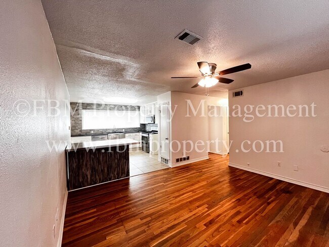 Building Photo - 1408 Nichols St