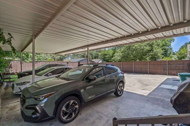 Building Photo - TCU-3518 Westcliff Rd