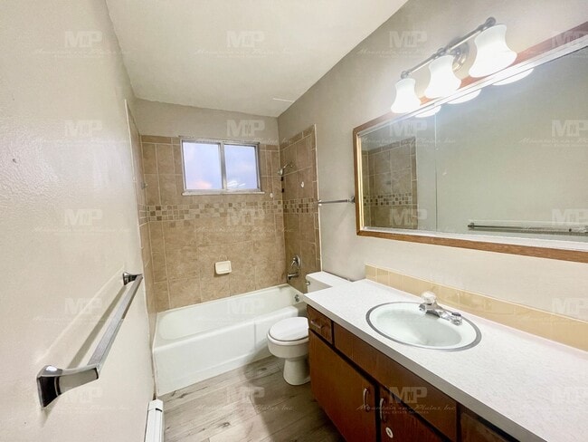 Building Photo - 1628 Azalea Dr