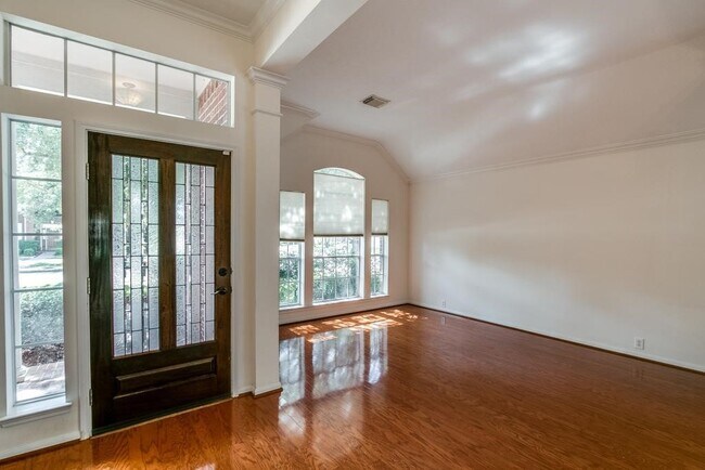 Building Photo - 1718 Bumelia Ct