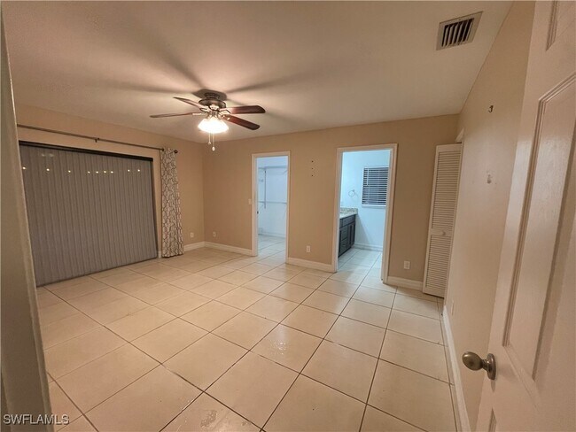 Building Photo - 5240 Cherry Wood Dr