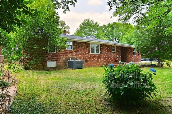 Building Photo - 901 Indigo Ave