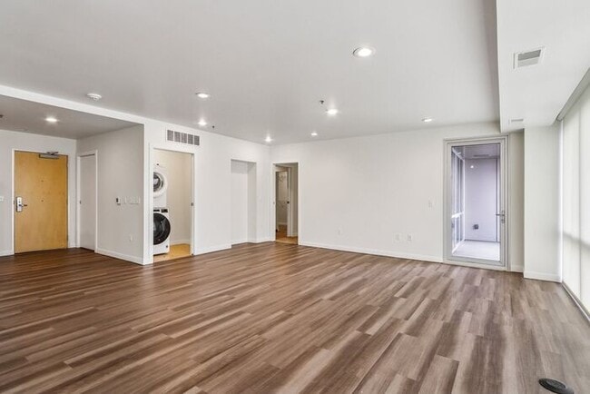 Building Photo - $2,575 | 1 Bedroom, 2 Bathroom Condo | Pet Friendly* | Available for Immediate move-in!