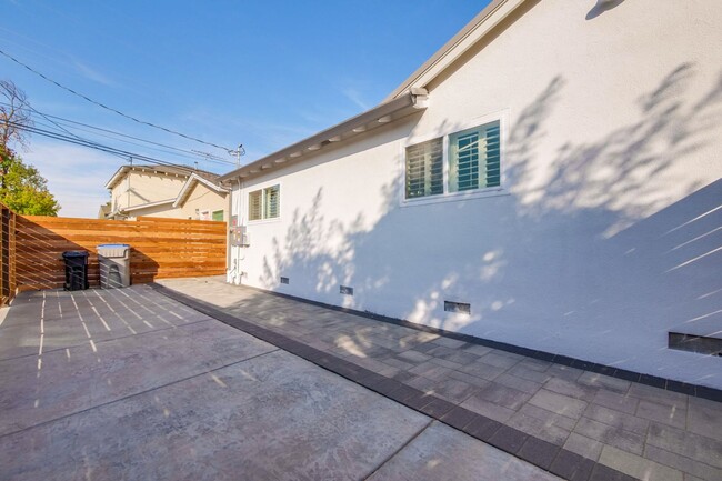 Building Photo - Stylish San Jose Home and Private Yard