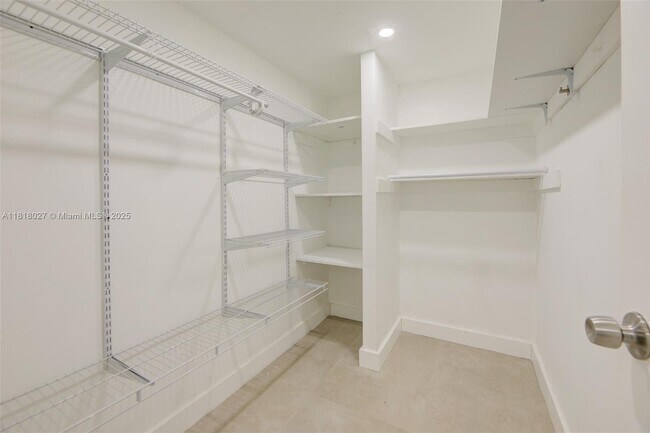 Building Photo - 151 Crandon Blvd