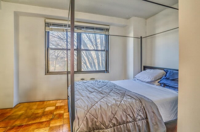 Building Photo - 201 St Pauls Ave