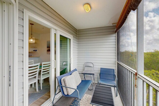 Building Photo - 3607 E Bay Dr