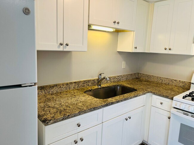 Building Photo - Wow! Check out this charming 4-bedroom, 1-...