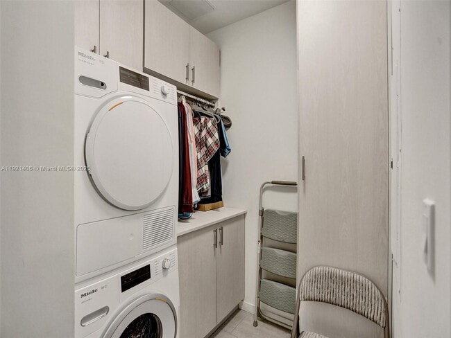 Building Photo - 1000 Brickell Plaza