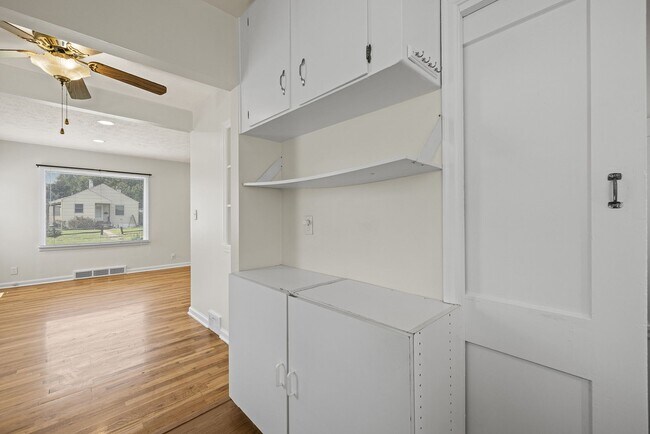 Building Photo - Cozy 3-Bedroom Ranch with Garage in Charming Old Towne Bellevue