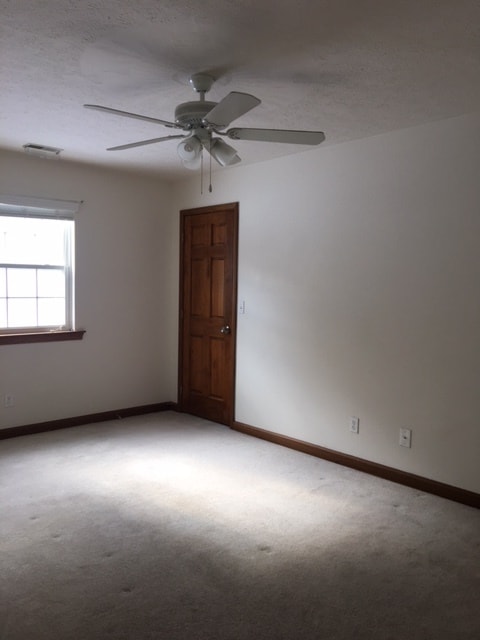 Building Photo - Four Bedroom Two and half bath brick home in Teays Valley