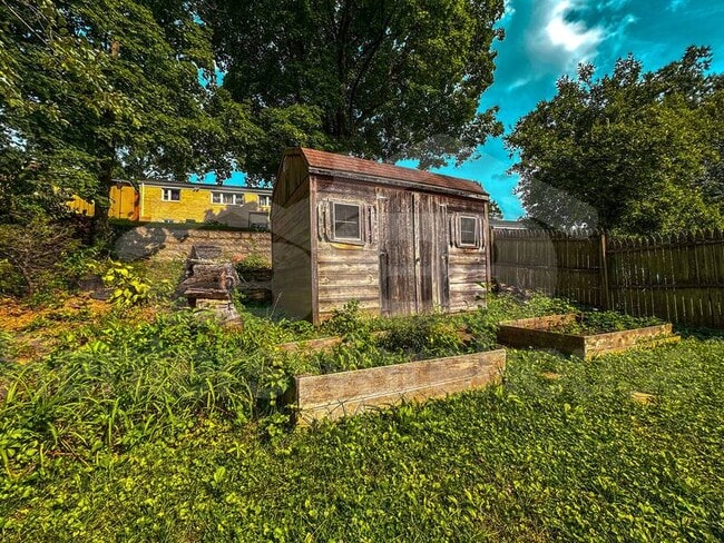 Building Photo - 10307 Insley St
