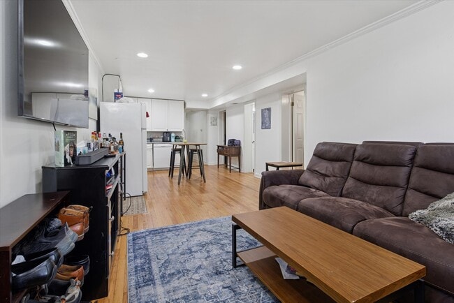 Building Photo - 1950 N Hudson Ave