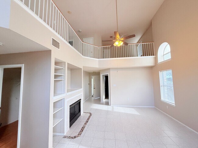 Building Photo - 3 BEDROOMS + AN OFFICE, 3 FULL BATHROOMS -  LIGHT AND BRIGHT INSIDE