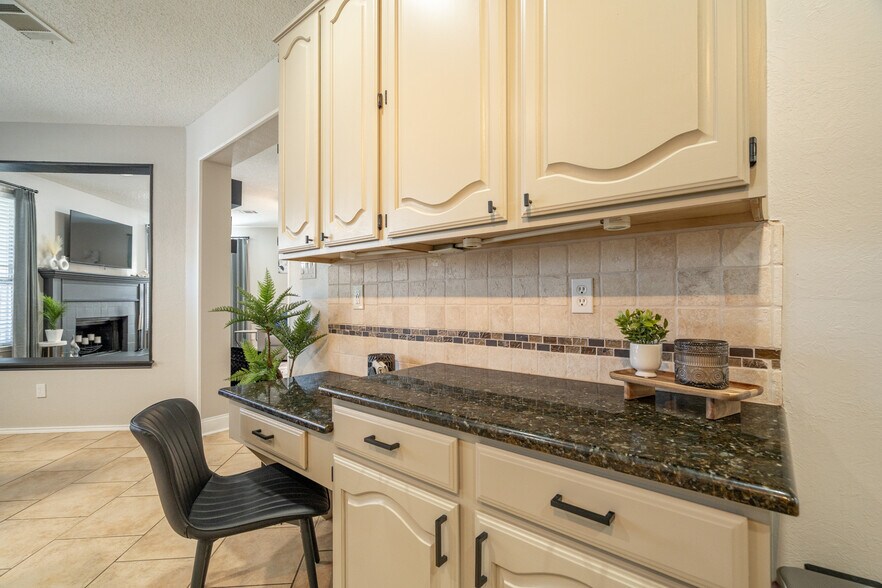 Kitchen Office Space - 707 Cottonwood Bend Dr