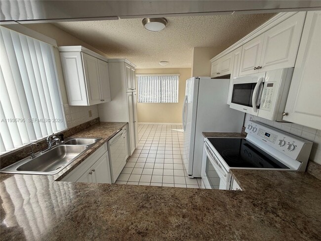 Building Photo - 10426 E Clairmont Cir