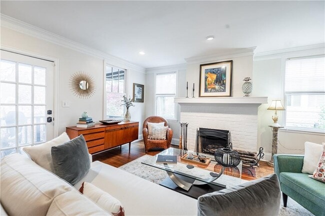 Building Photo - 360 8th St NE