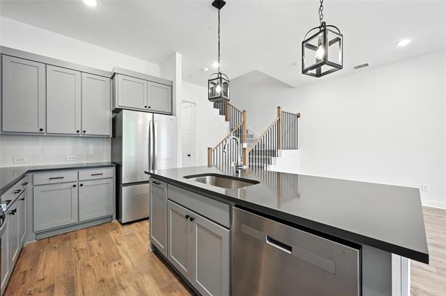 Building Photo - 2528 Campden Mews