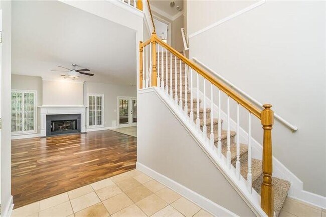 Building Photo - Alpharetta 4 bedroom home with large fenced in backyard