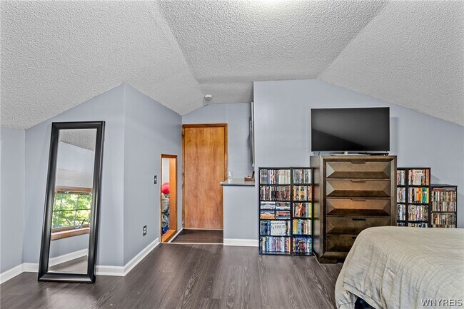 Building Photo - 114 Flohr Ave