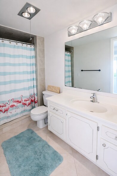 Building Photo - 222 Somerset L