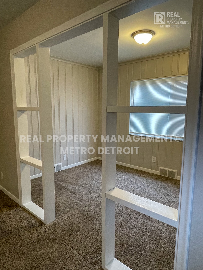 Building Photo - 15349 Prest St