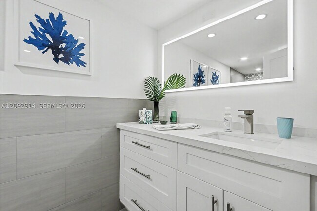 Building Photo - 1201 S Ocean Dr