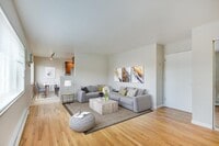 Building Photo - La Roma